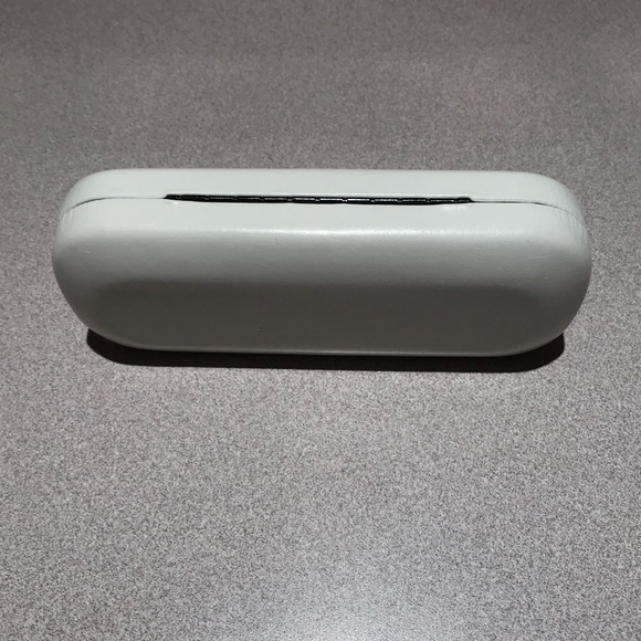MARC JACOBS HARD EYEGLASSES CASE - Picture 4 of 4